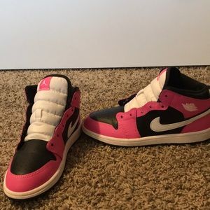 These are air Jordan’s mids, they are pink white and black, size 3y